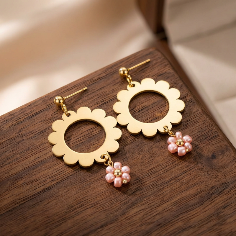 Lily - Boucles d'oreilles fleur acier doré perles roses