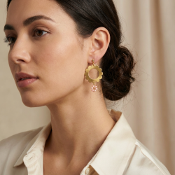 Lily - Boucles d'oreilles fleur acier doré perles roses