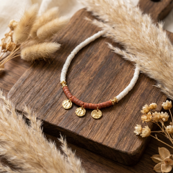 Maïa - Collier perles coquillage pierre de sable acier doré